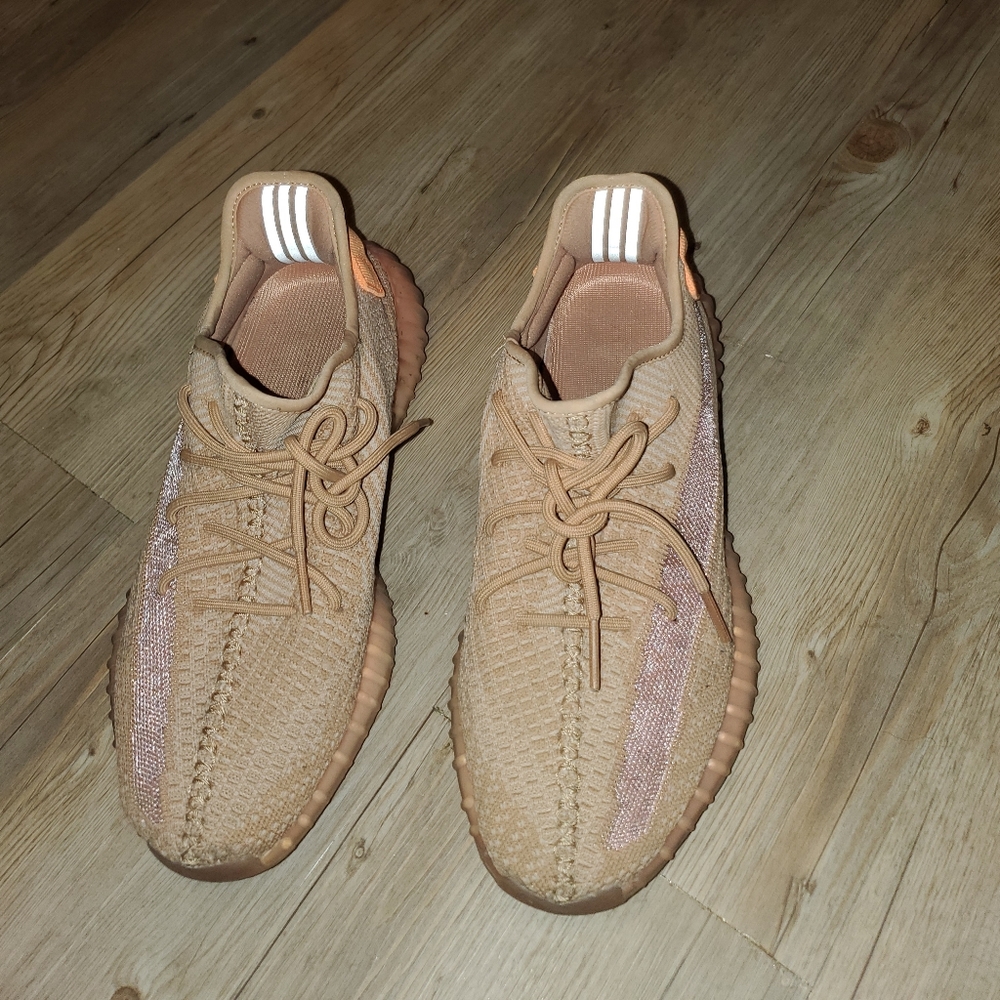 Yeezy 350 v2 clay